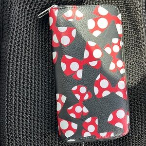 Disney Parks Minnie black red white bow wallet like new!